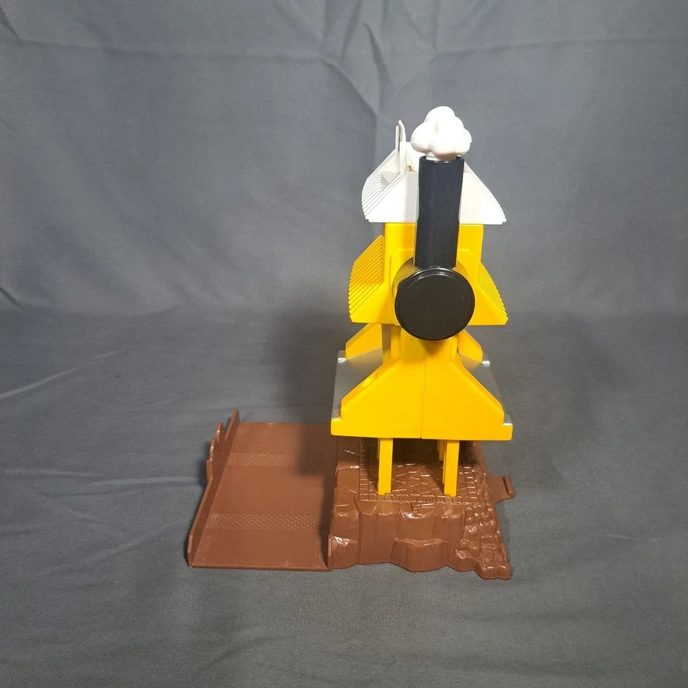 Fisher Price GeoTrax Pipe Works Building Replacement Building for Tracks Toy